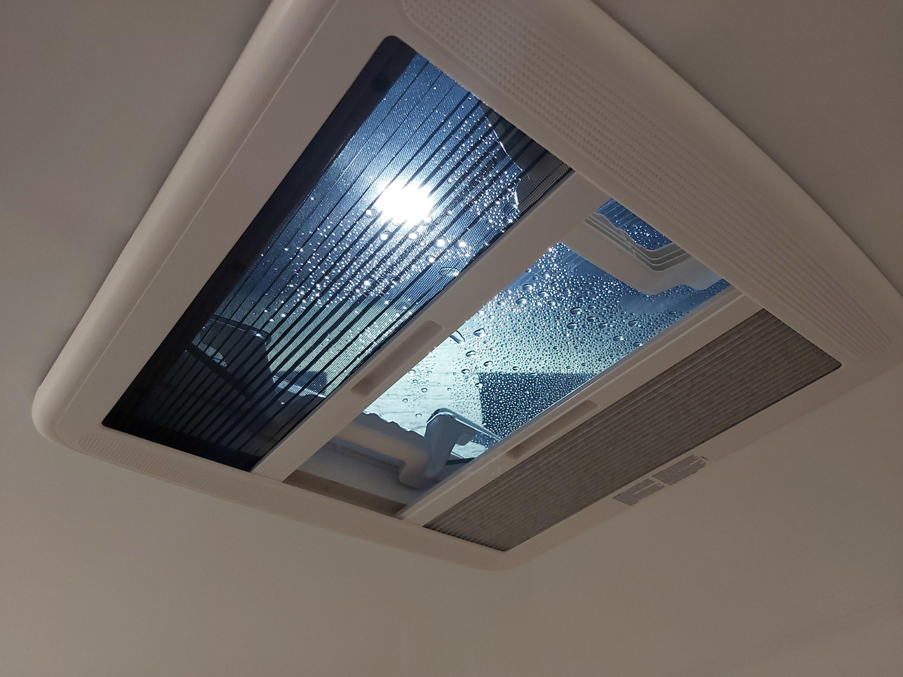 Koffer Sport Camp TFS 360.01 1500 360x200x210cm Seitentür Heckrampe 2 Fenster IL 230V 100km/H 1500kg - Remolque caja cerrada: foto 3 Koffer Sport Camp TFS 360.01 1500 360x200x210cm Seitentür Heckrampe 2 Fenster IL 230V 100km/H 1500kg - Remolque caja cerrada: foto 3