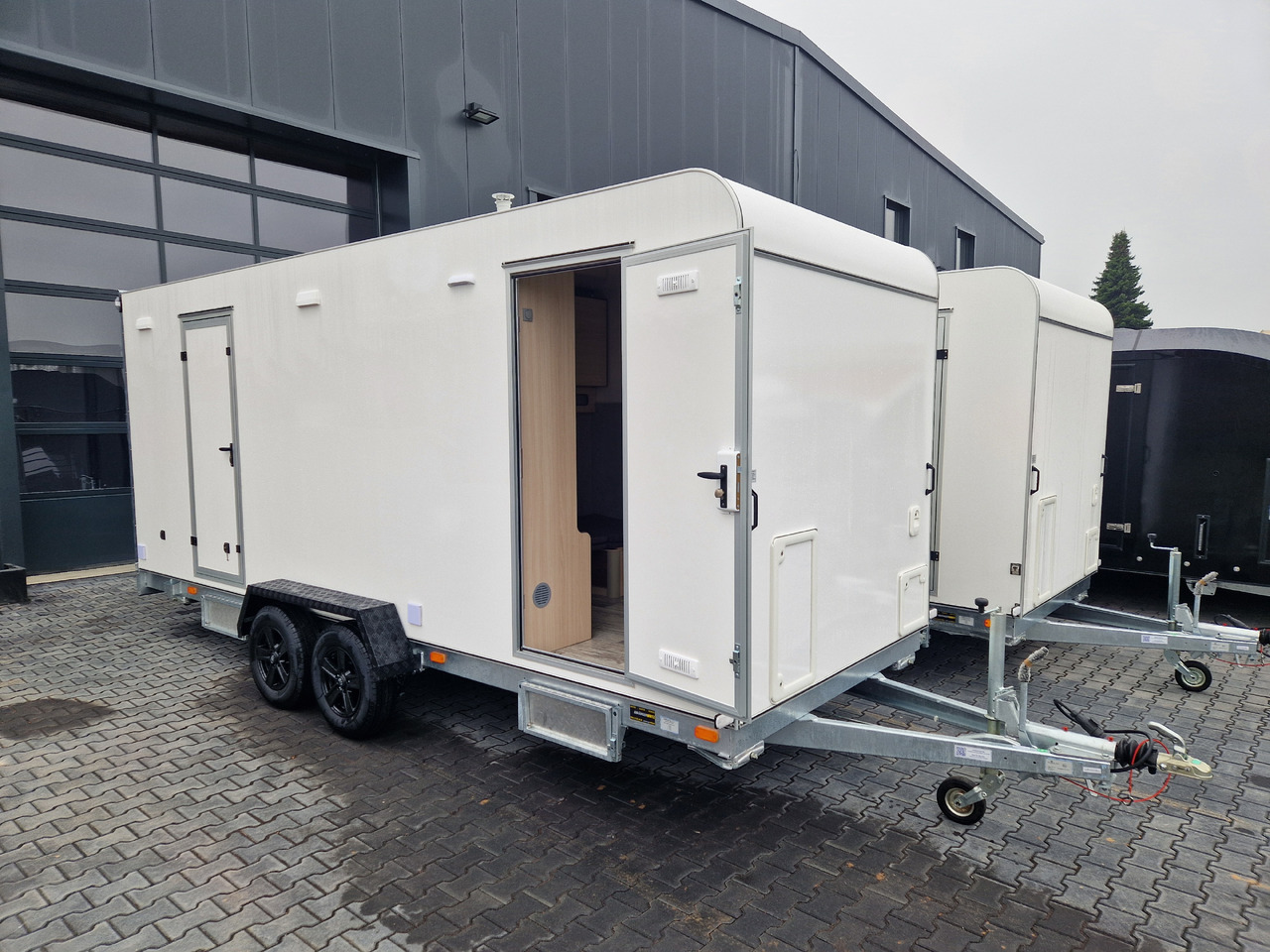 Koffer Sport Camp TFS 550.01 550x200x210cm Laderaum ST & Wohnabteil 2700kg - Caravana: foto 3 Koffer Sport Camp TFS 550.01 550x200x210cm Laderaum ST & Wohnabteil 2700kg - Caravana: foto 3