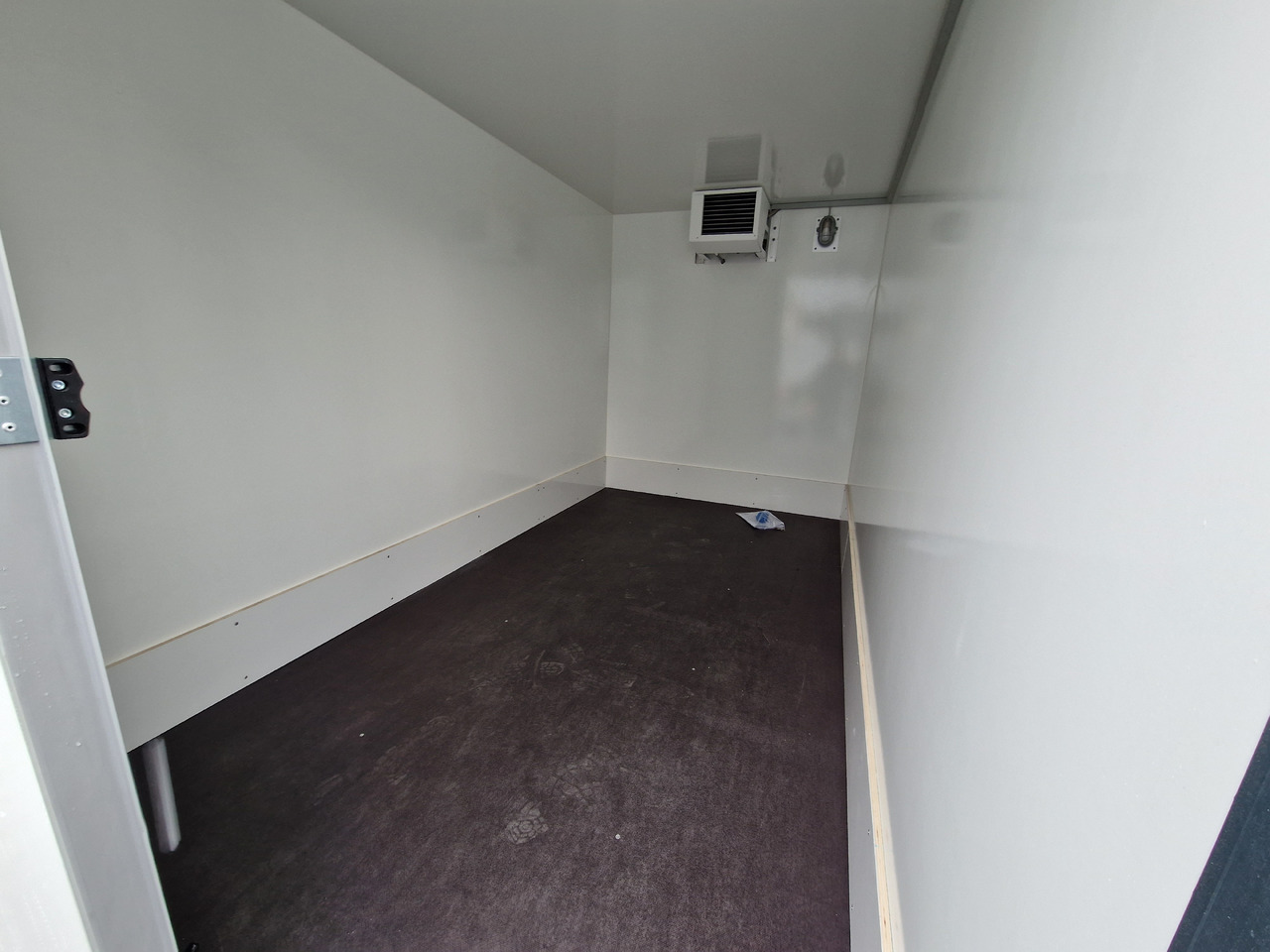 Kühlanhänger AZKF C 3535/180 343x178x200cm Cibin 230V Plus Kühlung 4 Stützen 3500kg - Remolque frigorífico: foto 3 Kühlanhänger AZKF C 3535/180 343x178x200cm Cibin 230V Plus Kühlung 4 Stützen 3500kg - Remolque frigorífico: foto 3