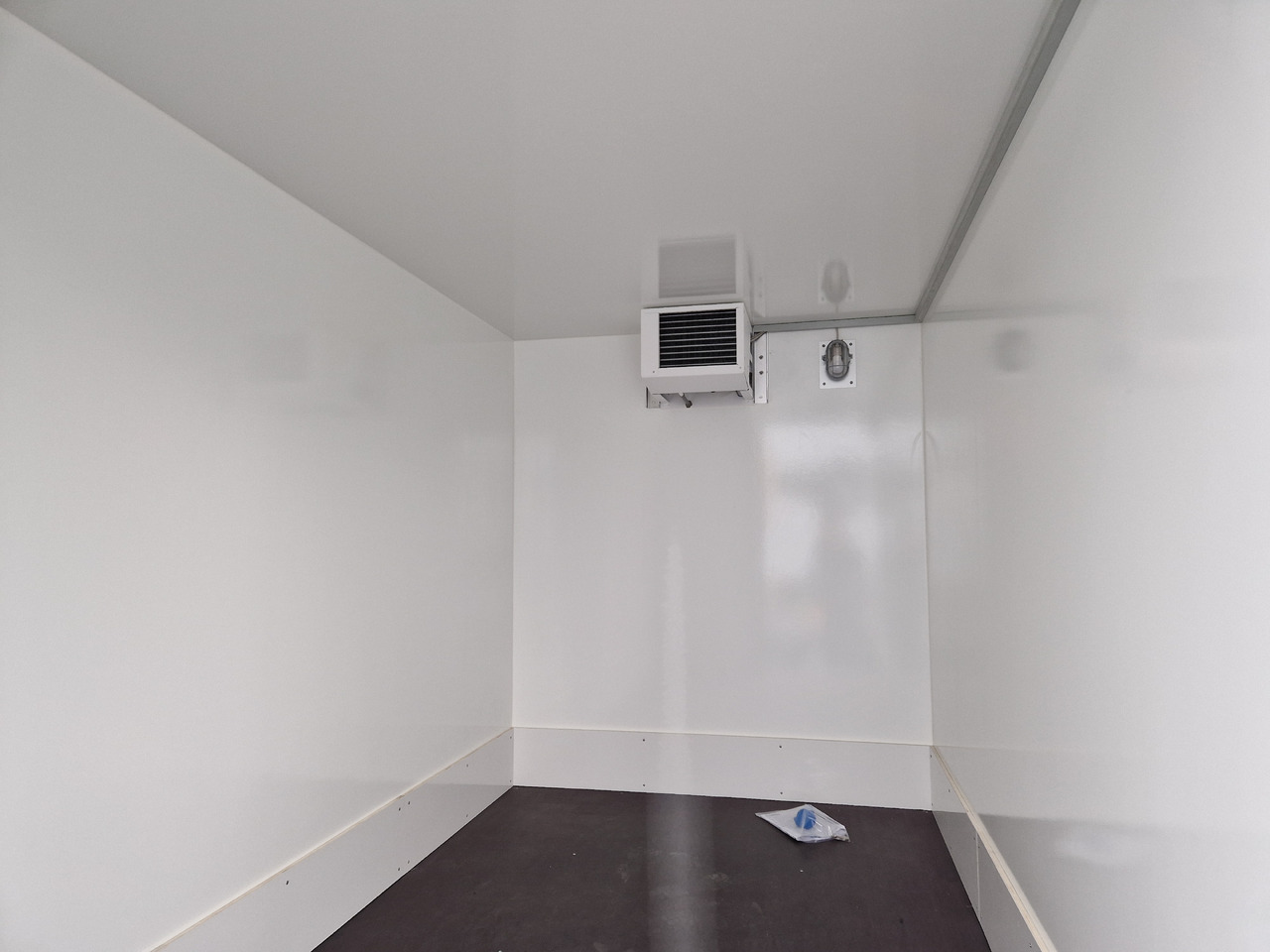 Kühlanhänger AZKF C 3535/180 343x178x200cm Cibin 230V Plus Kühlung 4 Stützen 3500kg - Remolque frigorífico: foto 4 Kühlanhänger AZKF C 3535/180 343x178x200cm Cibin 230V Plus Kühlung 4 Stützen 3500kg - Remolque frigorífico: foto 4