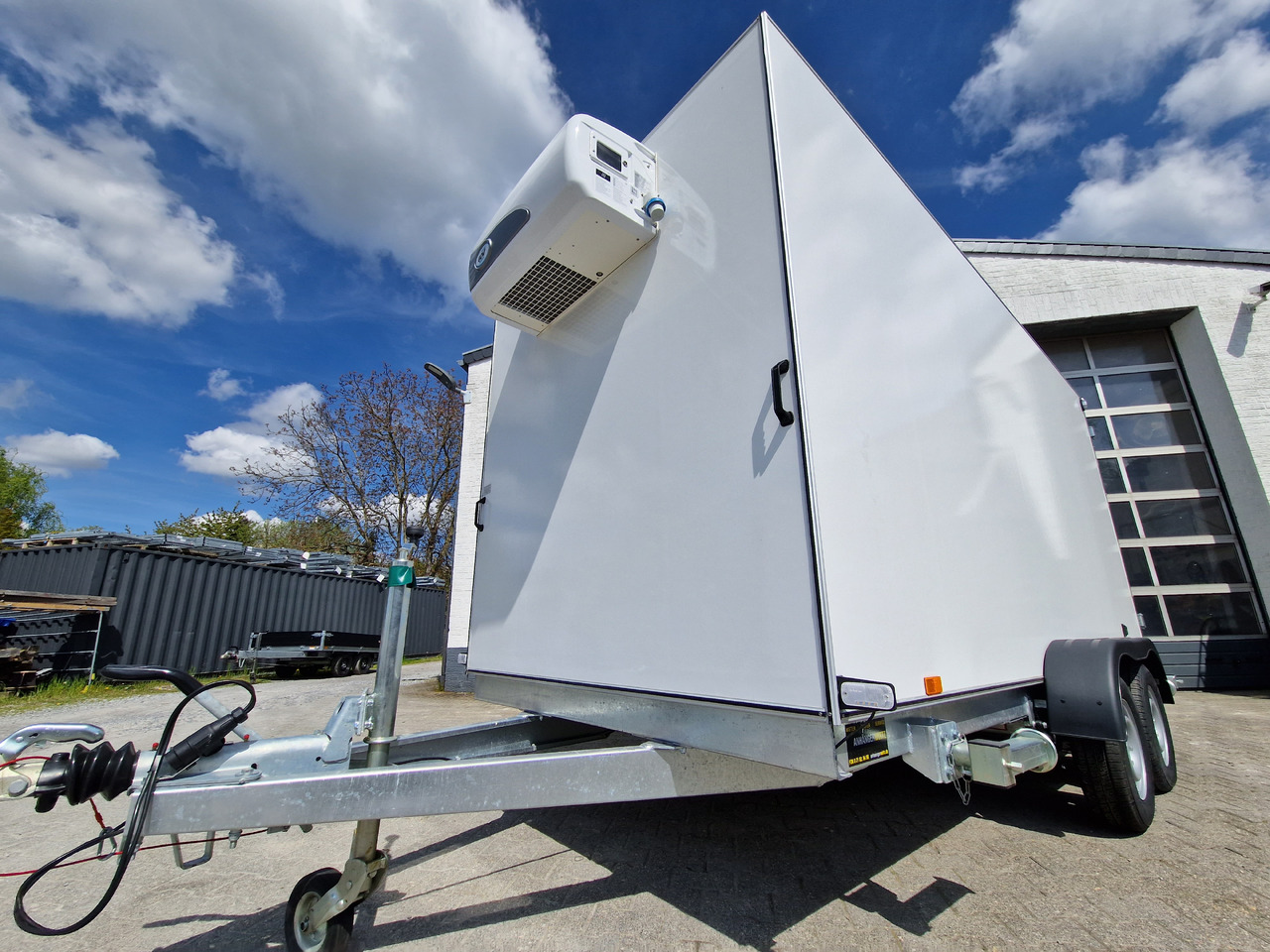 Kühlanhänger Cargo Therm TFI 430T 430x180x200cm Lebensmittel HACCP Govi Arktik 2000 2700kg - Remolque frigorífico: foto 3 Kühlanhänger Cargo Therm TFI 430T 430x180x200cm Lebensmittel HACCP Govi Arktik 2000 2700kg - Remolque frigorífico: foto 3