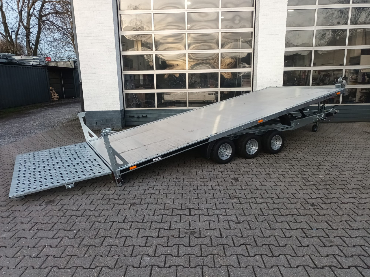 Martz Universal GT KIPP 500/3 S 500x210cm Aluboden ankippbar Heckklappe Winde Tridem 10" 3500kg - Remolque porta maquinaria: foto 1 Martz Universal GT KIPP 500/3 S 500x210cm Aluboden ankippbar Heckklappe Winde Tridem 10" 3500kg - Remolque porta maquinaria: foto 1