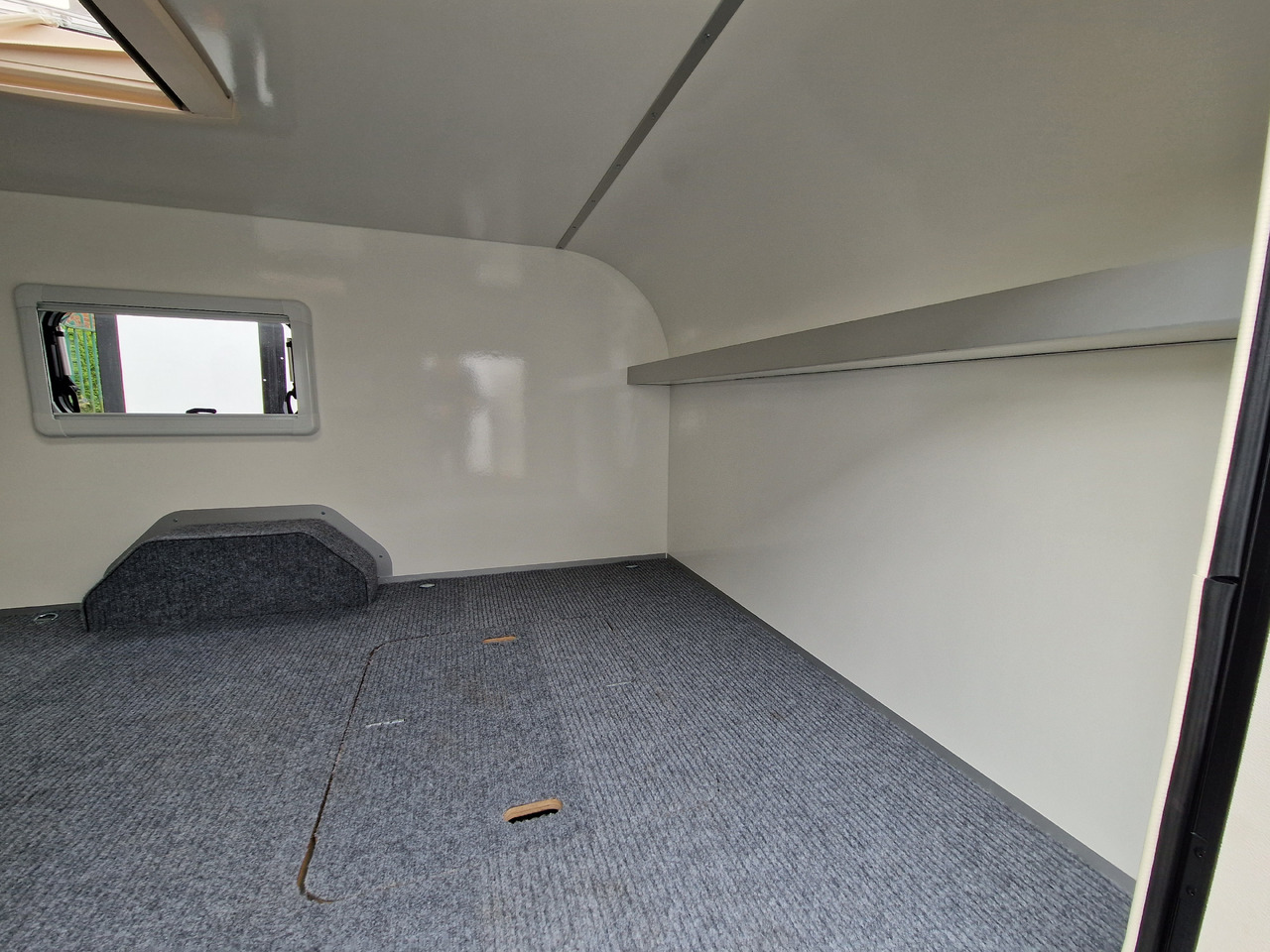 Mini Caravan Cargo Base Camp M+ wild 290cm Alufelgen 2 Fenster 100km/H 800kg - Caravana: foto 3 Mini Caravan Cargo Base Camp M+ wild 290cm Alufelgen 2 Fenster 100km/H 800kg - Caravana: foto 3