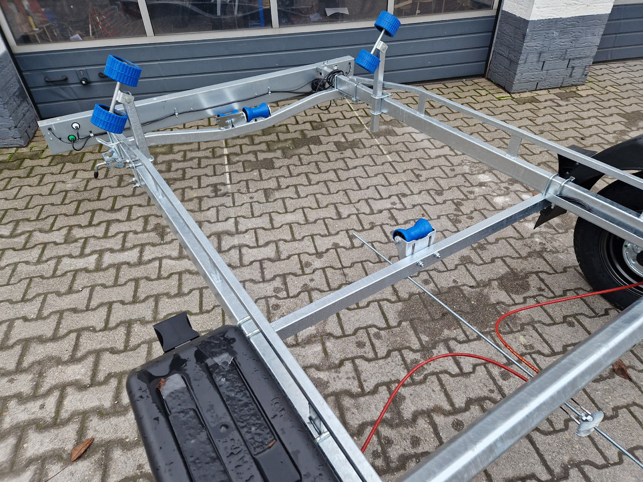 Neptun Bootstrailer Navy GN 231 1300 mit Winde 1300kg Modell 2024 - Remolque para barco: foto 3 Neptun Bootstrailer Navy GN 231 1300 mit Winde 1300kg Modell 2024 - Remolque para barco: foto 3