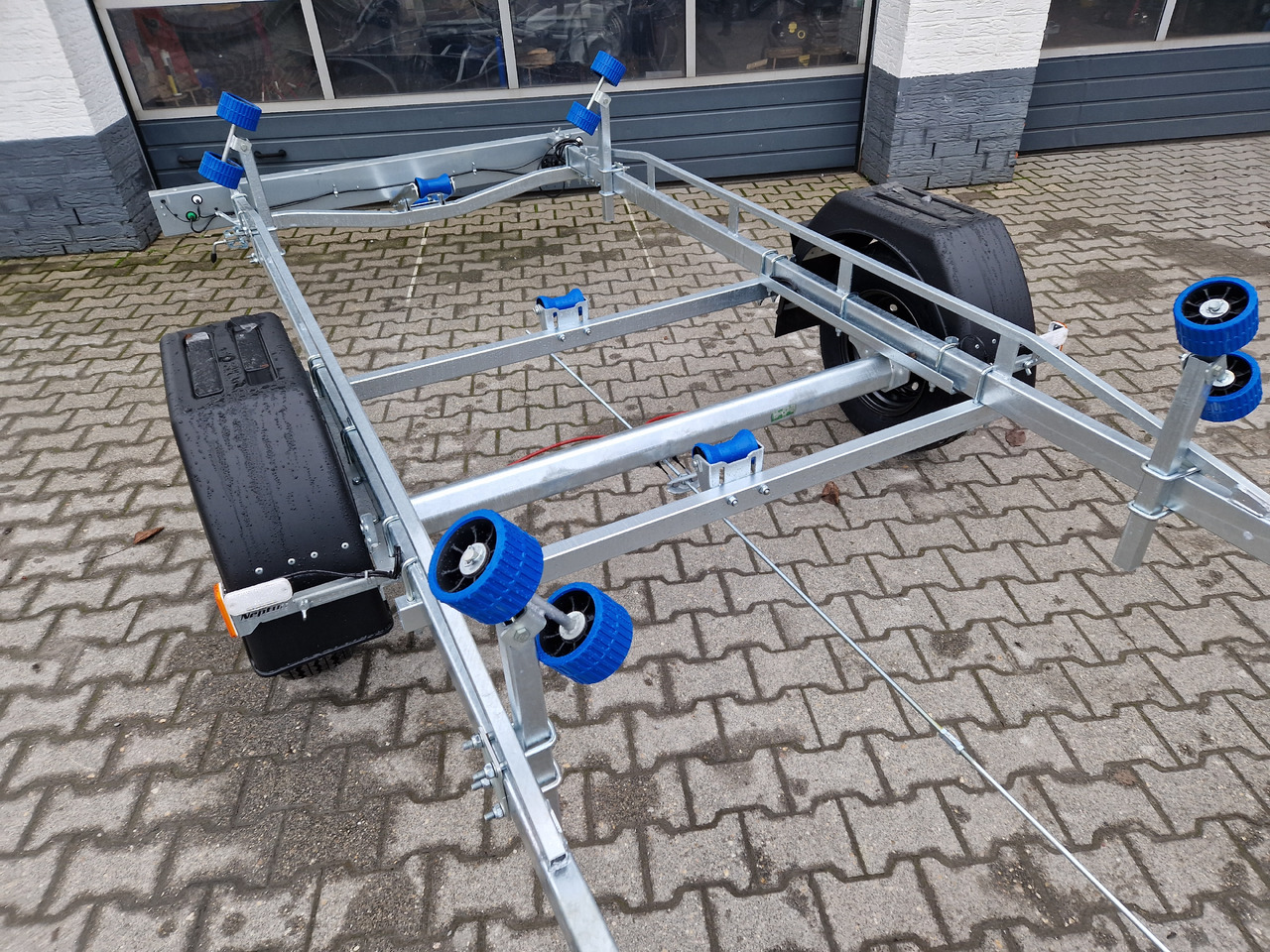 Neptun Bootstrailer Navy GN 231 1300 mit Winde 1300kg Modell 2024 - Remolque para barco: foto 4 Neptun Bootstrailer Navy GN 231 1300 mit Winde 1300kg Modell 2024 - Remolque para barco: foto 4