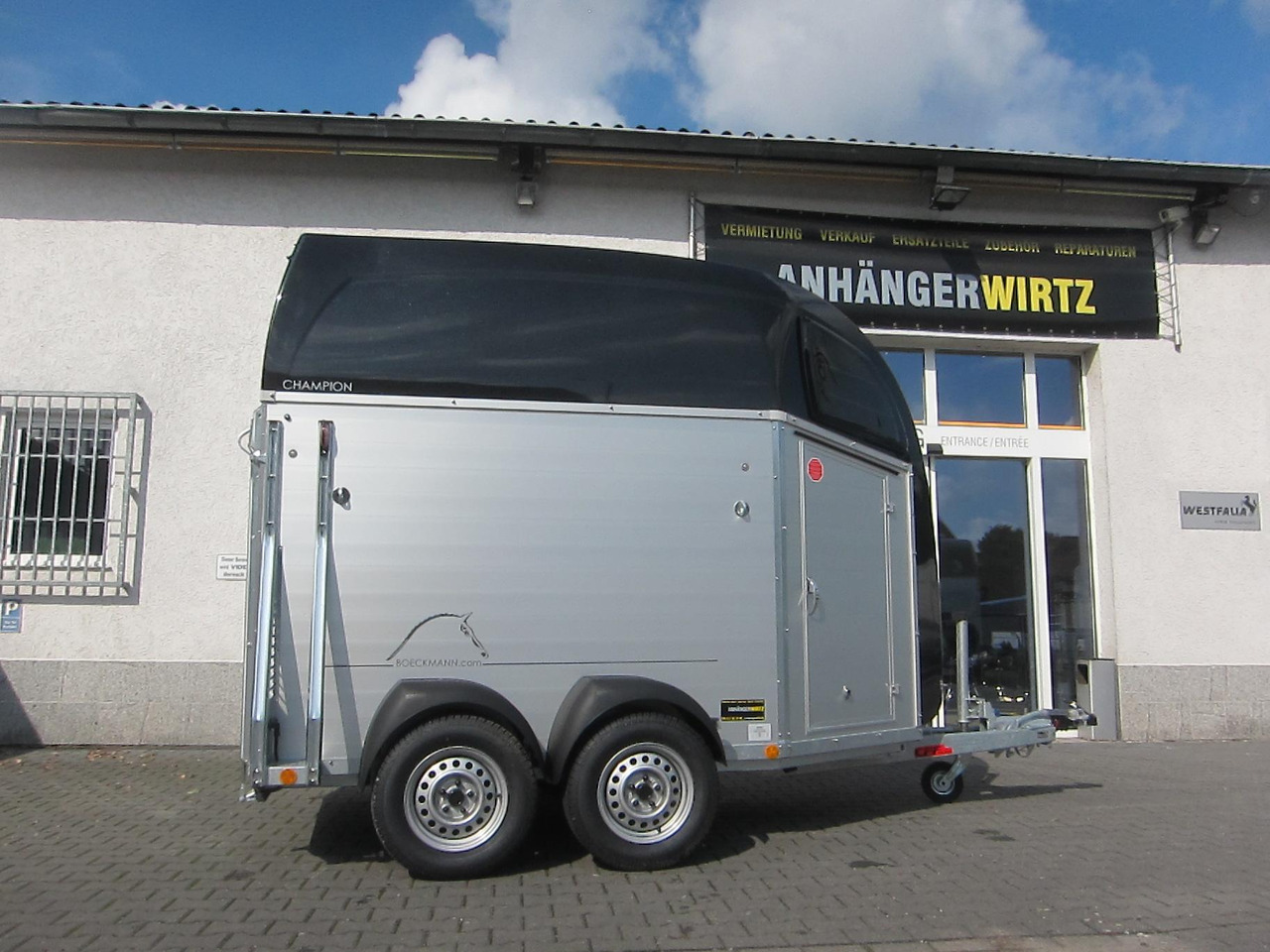 Pferdeanhänger Böckmann Champion R Sattelkammer blackline 2400kg CFF+ 100 km/H Modell 25 - Remolque para caballos: foto 4 Pferdeanhänger Böckmann Champion R Sattelkammer blackline 2400kg CFF+ 100 km/H Modell 25 - Remolque para caballos: foto 4