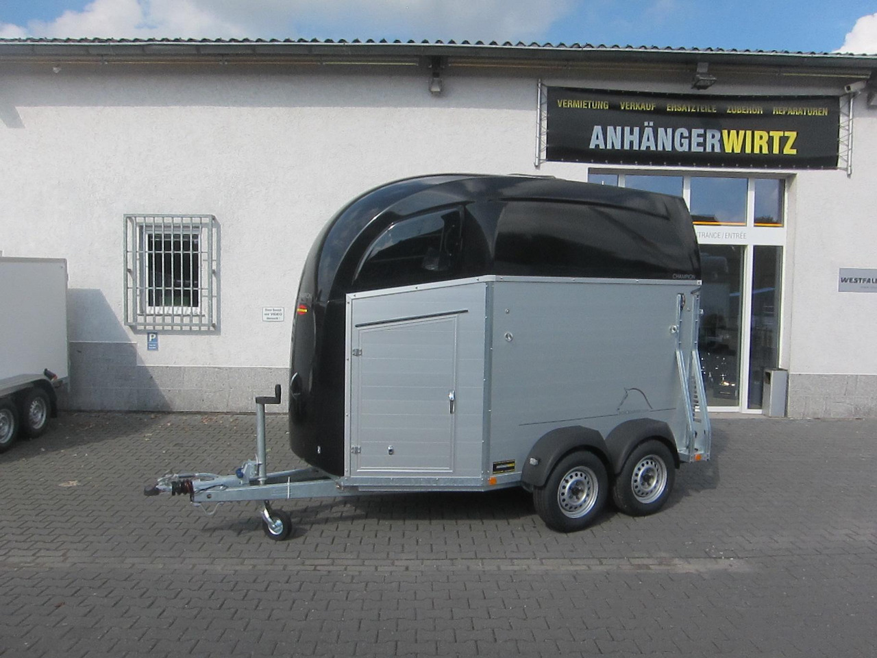 Pferdeanhänger Böckmann Champion R Sattelkammer blackline 2400kg CFF+ 100 km/H Modell 25 - Remolque para caballos: foto 1 Pferdeanhänger Böckmann Champion R Sattelkammer blackline 2400kg CFF+ 100 km/H Modell 25 - Remolque para caballos: foto 1