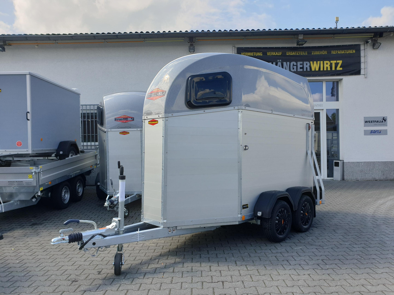 Pferdeanhänger Böckmann Champion UNO Esprit silver black Haube silber 1600kg Modell 2024 - Remolque para caballos: foto 1 Pferdeanhänger Böckmann Champion UNO Esprit silver black Haube silber 1600kg Modell 2024 - Remolque para caballos: foto 1