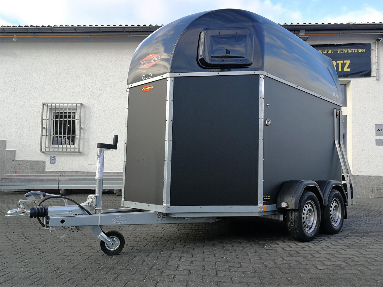 Pferdeanhänger Böckmann DUO Esprit silver black Haube schwarz 2400kg Modell 2024 - Remolque para caballos: foto 3 Pferdeanhänger Böckmann DUO Esprit silver black Haube schwarz 2400kg Modell 2024 - Remolque para caballos: foto 3