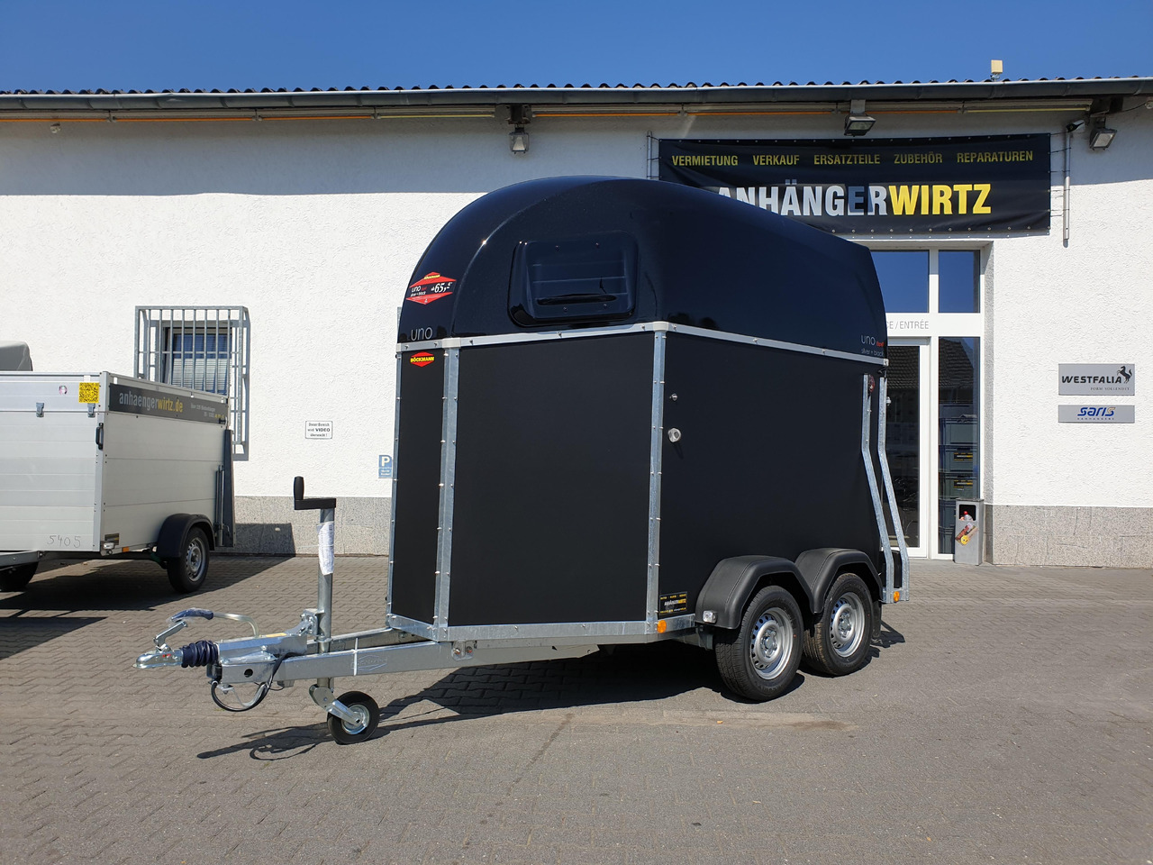 Pferdeanhänger Böckmann UNO Esprit silver & black Haube black 1600kg Modell 2023 - Remolque para caballos: foto 2 Pferdeanhänger Böckmann UNO Esprit silver & black Haube black 1600kg Modell 2023 - Remolque para caballos: foto 2