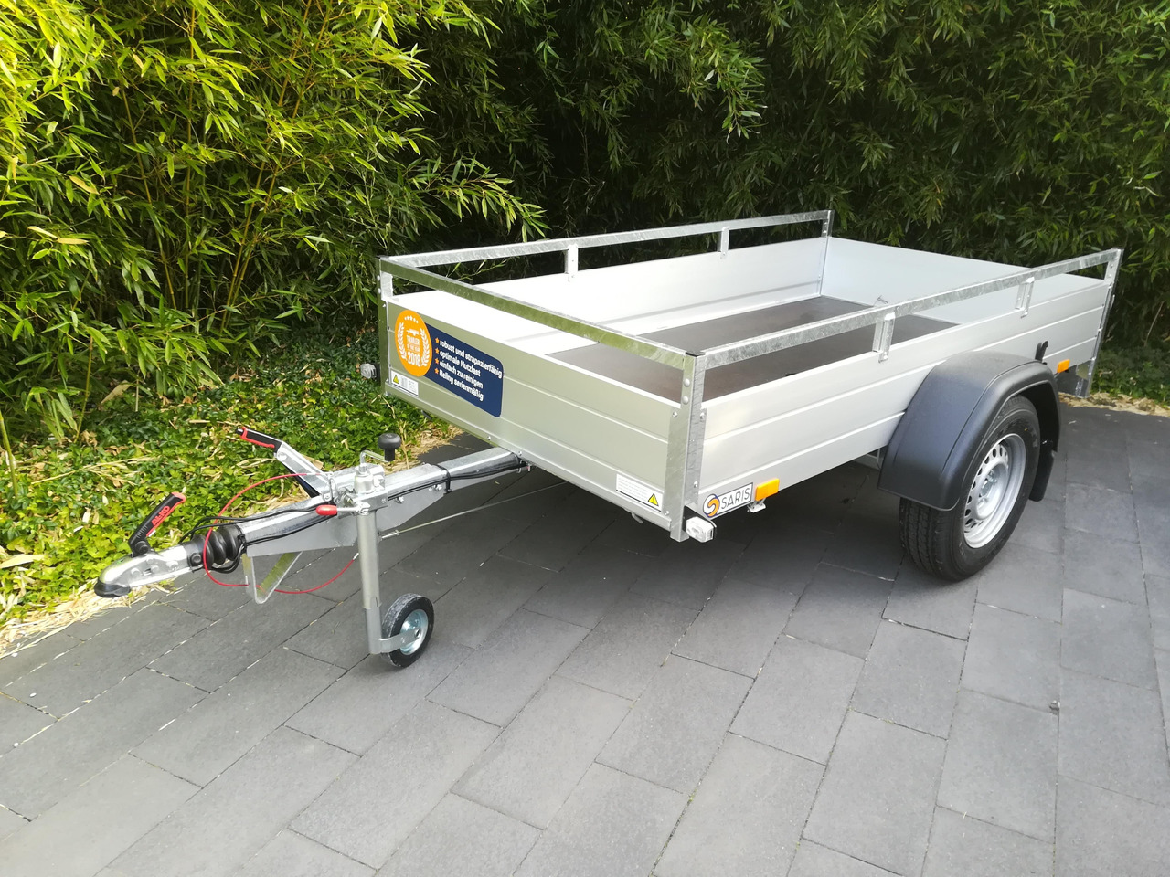 Saris Anhänger DV135 McAlu Pro MP 255x133x43cm (S) 1350kg Online Aktion Modell 2024 - Remolque de coche: foto 1 Saris Anhänger DV135 McAlu Pro MP 255x133x43cm (S) 1350kg Online Aktion Modell 2024 - Remolque de coche: foto 1