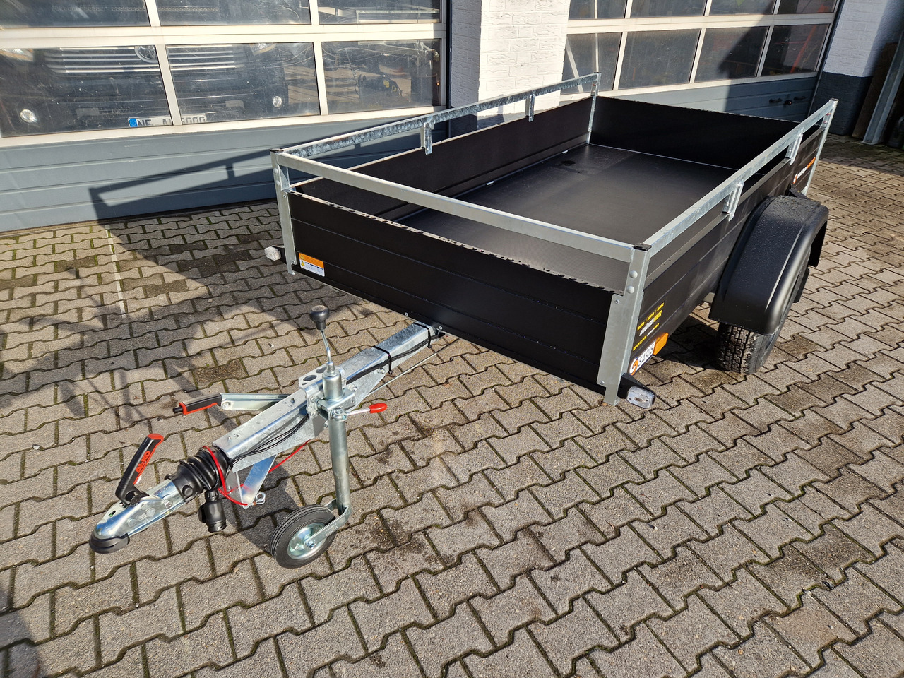 Saris Anhänger DV135 McAlu Pro MP 255x133x43cm blackline (S) 1350kg black deal Aktion - Remolque de coche: foto 1 Saris Anhänger DV135 McAlu Pro MP 255x133x43cm blackline (S) 1350kg black deal Aktion - Remolque de coche: foto 1