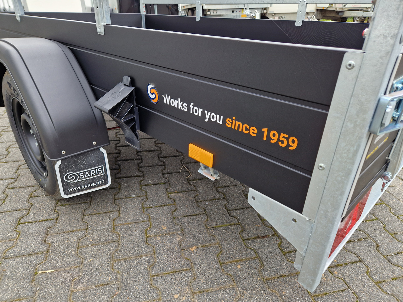 Saris Anhänger DV135 McAlu Pro MP 255x133x44cm black klappbare Vorderwand 1350kg - Remolque de coche: foto 3 Saris Anhänger DV135 McAlu Pro MP 255x133x44cm black klappbare Vorderwand 1350kg - Remolque de coche: foto 3