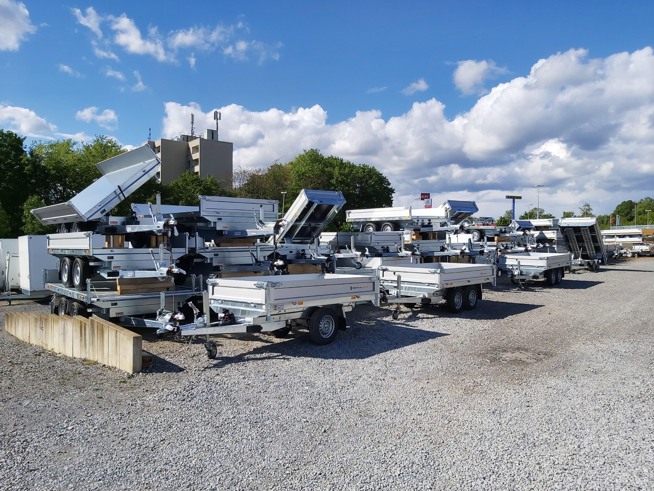 Saris Kipper K1 256 150 1500 1 256x150x30cm black Edition Handpumpe 13" (S) 1500kg Online Aktion - Remolque volquete: foto 4 Saris Kipper K1 256 150 1500 1 256x150x30cm black Edition Handpumpe 13" (S) 1500kg Online Aktion - Remolque volquete: foto 4