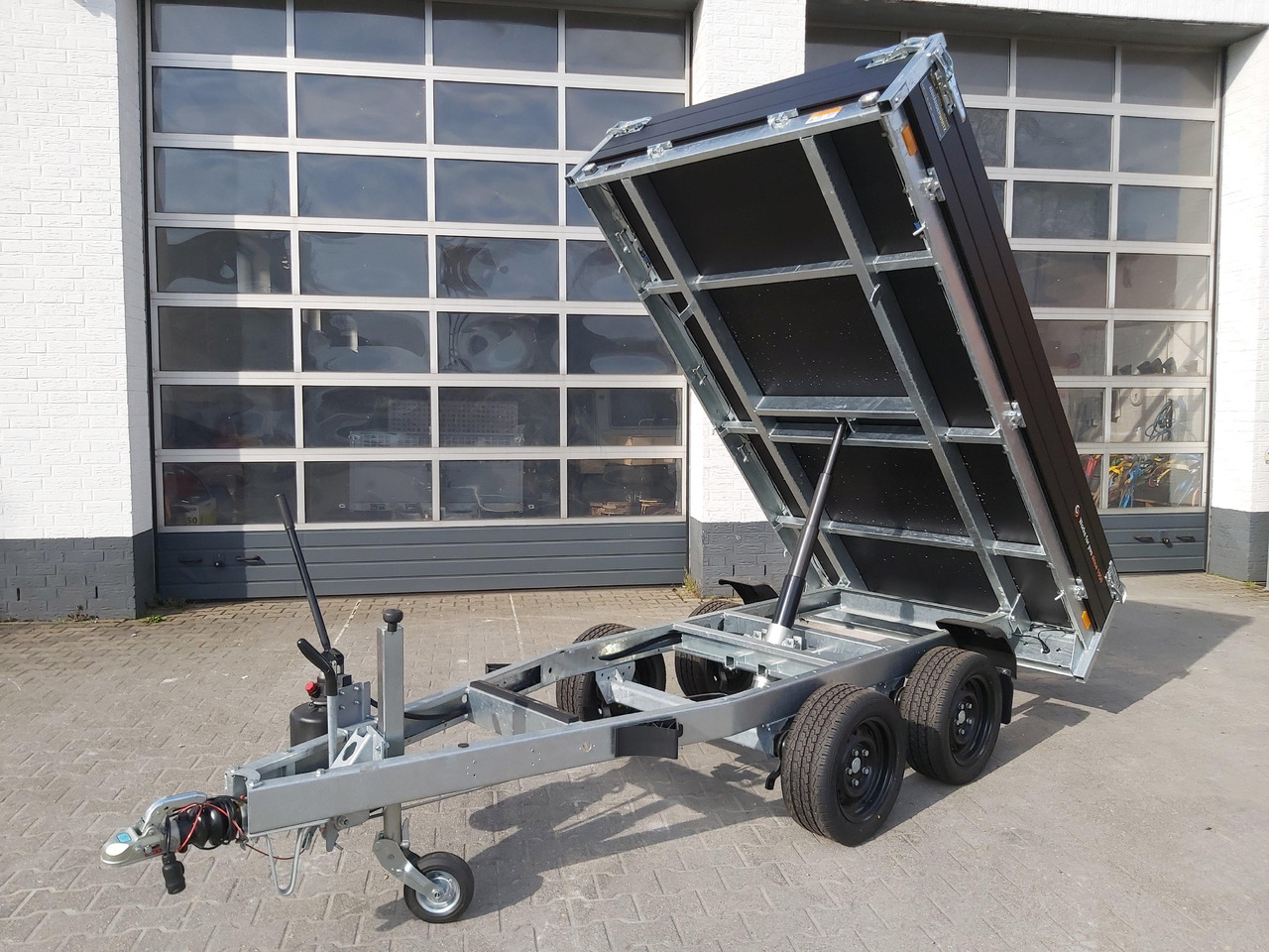 Saris Kipper K1 276 150 2000 2 276x150x30cm black Edition Handpumpe 13" (S) 2000kg Aktion - Remolque volquete: foto 1 Saris Kipper K1 276 150 2000 2 276x150x30cm black Edition Handpumpe 13" (S) 2000kg Aktion - Remolque volquete: foto 1