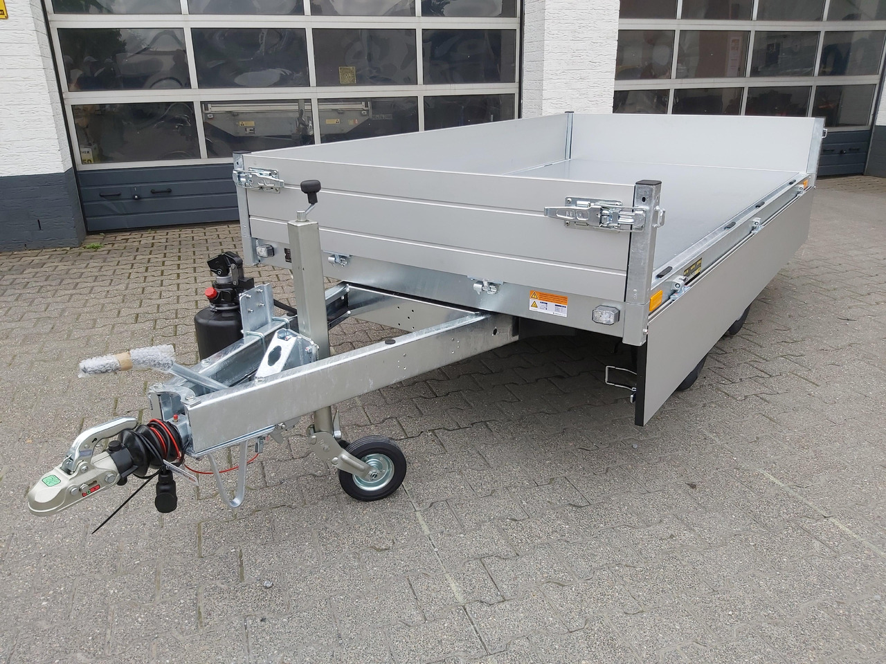 Saris Kipper K1 276 150 2000 2 276x150x30cm silver Handpumpe 13" (S) 2000kg - Remolque volquete: foto 5 Saris Kipper K1 276 150 2000 2 276x150x30cm silver Handpumpe 13" (S) 2000kg - Remolque volquete: foto 5