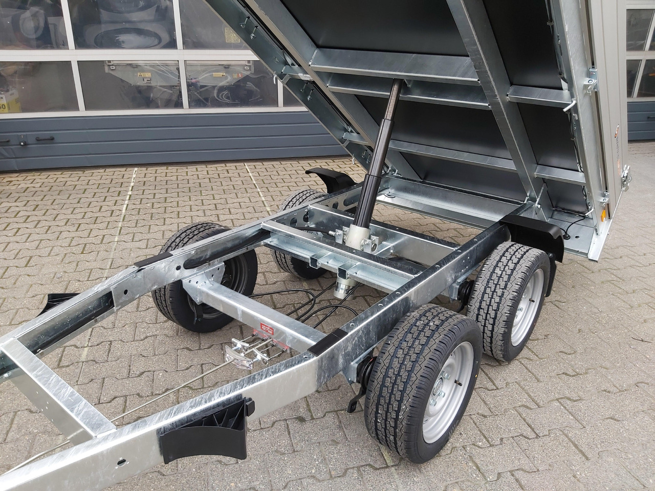 Saris Kipper K1 276 150 2000 2 276x150x30cm silver Handpumpe 13" (S) 2000kg - Remolque volquete: foto 2 Saris Kipper K1 276 150 2000 2 276x150x30cm silver Handpumpe 13" (S) 2000kg - Remolque volquete: foto 2