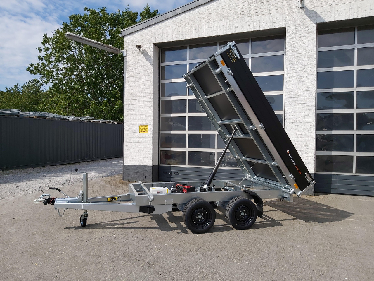 Saris Kipper K3 276 170 2700 2 E 276x170x30cm black Edition Elektro 13" (S) 2700kg Januar Aktion - Remolque volquete: foto 1 Saris Kipper K3 276 170 2700 2 E 276x170x30cm black Edition Elektro 13" (S) 2700kg Januar Aktion - Remolque volquete: foto 1