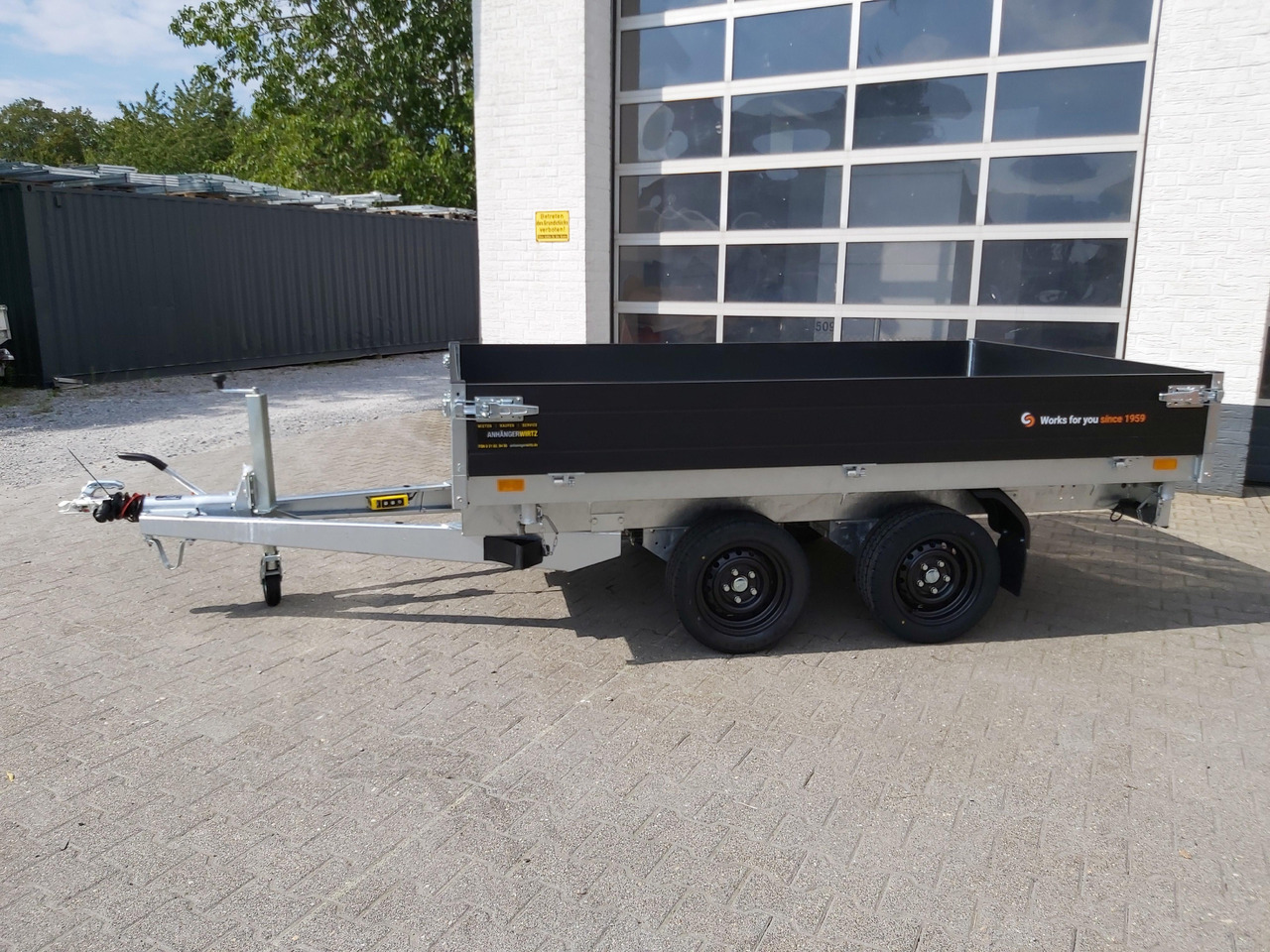 Saris Kipper K3 276 170 2700 2 E 276x170x30cm black Edition Elektro 13" (S) 2700kg Januar Aktion - Remolque volquete: foto 4 Saris Kipper K3 276 170 2700 2 E 276x170x30cm black Edition Elektro 13" (S) 2700kg Januar Aktion - Remolque volquete: foto 4