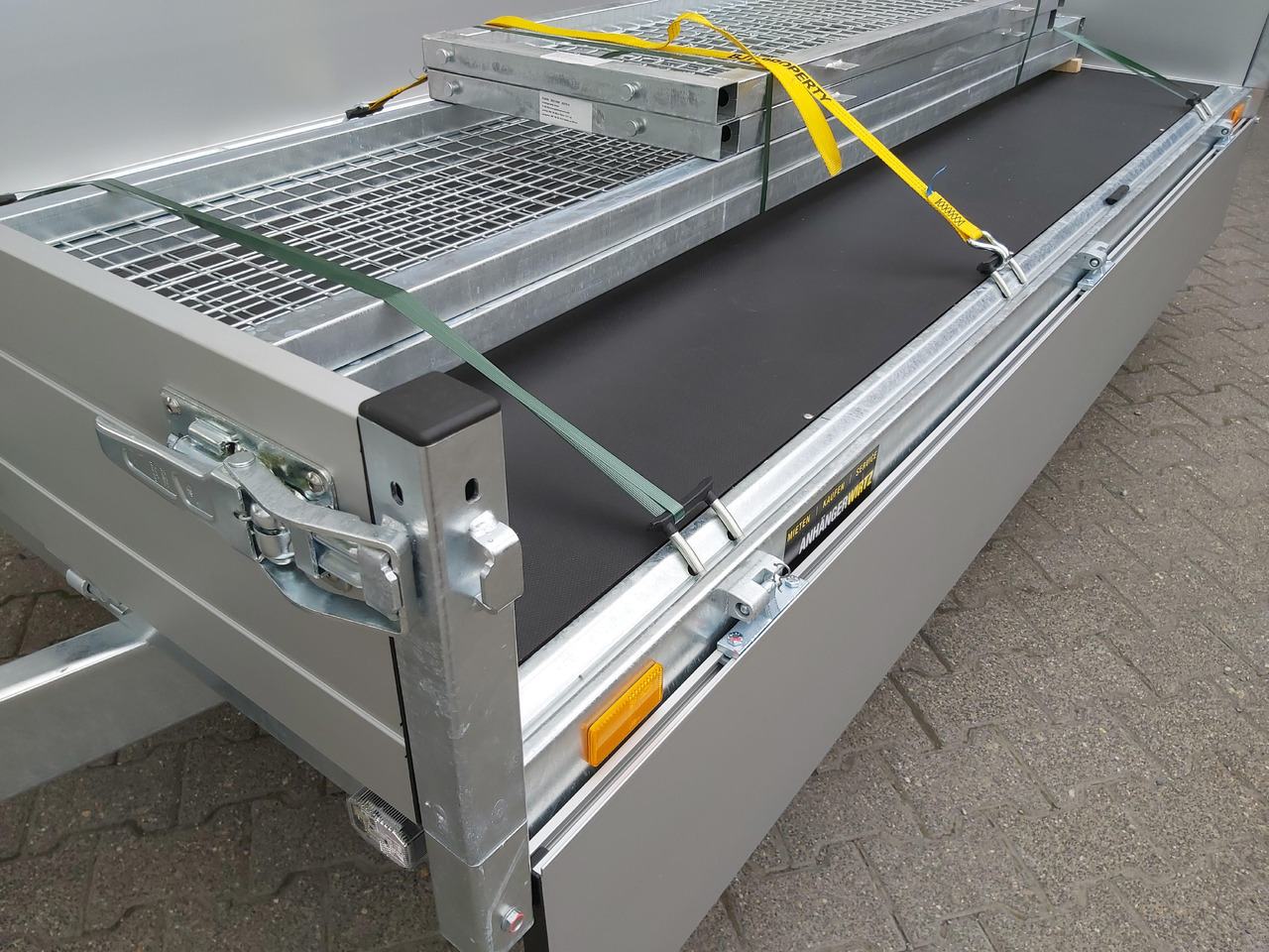 Saris PL 276 150 2000 2 276x150x30cm 13" (S) 2000kg Online Aktion - Remolque plataforma/ Caja abierta: foto 5 Saris PL 276 150 2000 2 276x150x30cm 13" (S) 2000kg Online Aktion - Remolque plataforma/ Caja abierta: foto 5