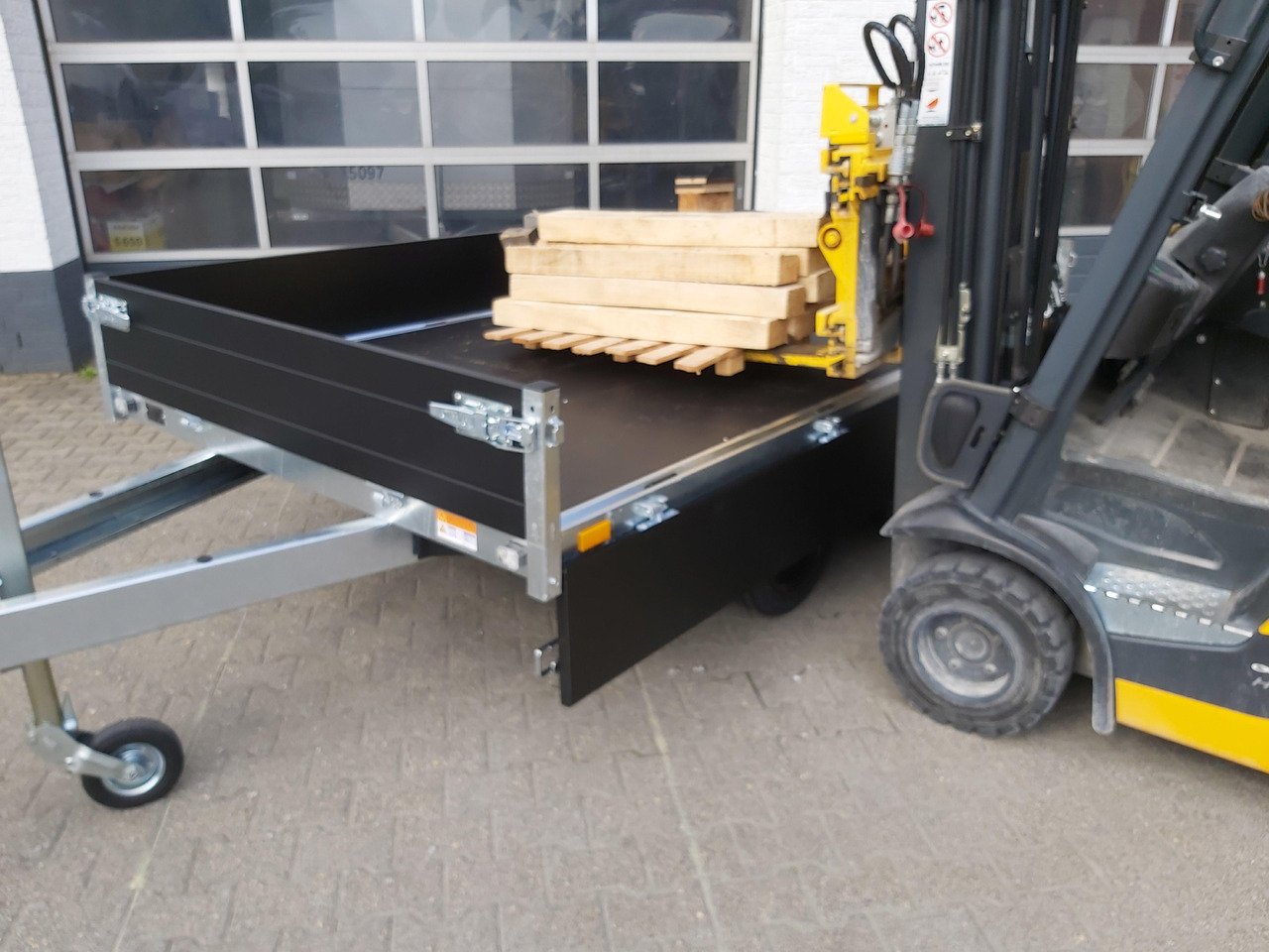 Saris PL306 170 2700 2 306x170x30cm black Edition 13" (M) 2700kg - Remolque plataforma/ Caja abierta: foto 4 Saris PL306 170 2700 2 306x170x30cm black Edition 13" (M) 2700kg - Remolque plataforma/ Caja abierta: foto 4