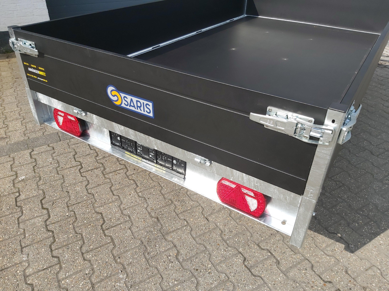 Saris PL306 170 2700 2 306x170x30cm black Edition LED Beleuchtung H Gestell 13" (M) 2700kg - Remolque plataforma/ Caja abierta: foto 2 Saris PL306 170 2700 2 306x170x30cm black Edition LED Beleuchtung H Gestell 13" (M) 2700kg - Remolque plataforma/ Caja abierta: foto 2