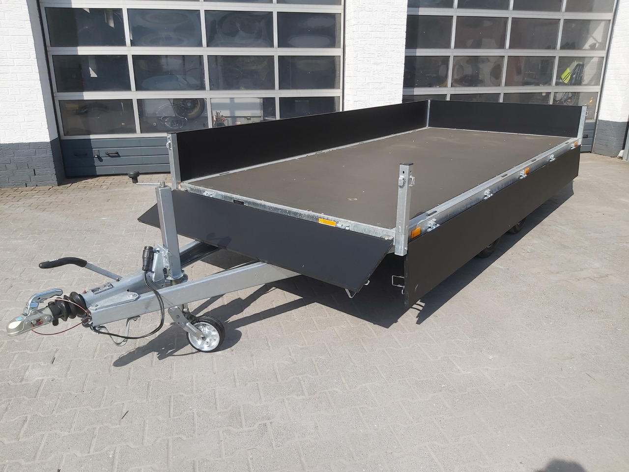 Saris PL406 184 2700 2 406x184x35cm black Edition LED Beleuchtung 13" (XL) 2700kg - Remolque plataforma/ Caja abierta: foto 3 Saris PL406 184 2700 2 406x184x35cm black Edition LED Beleuchtung 13" (XL) 2700kg - Remolque plataforma/ Caja abierta: foto 3