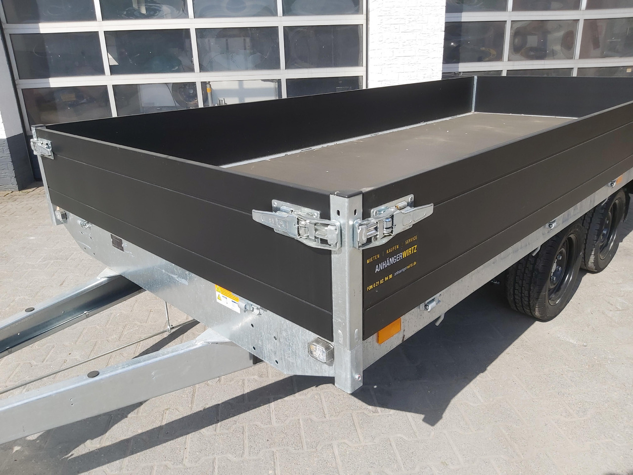 Saris PL406 184 2700 2 406x184x35cm black Edition LED Beleuchtung 13" (XL) 2700kg - Remolque plataforma/ Caja abierta: foto 2 Saris PL406 184 2700 2 406x184x35cm black Edition LED Beleuchtung 13" (XL) 2700kg - Remolque plataforma/ Caja abierta: foto 2