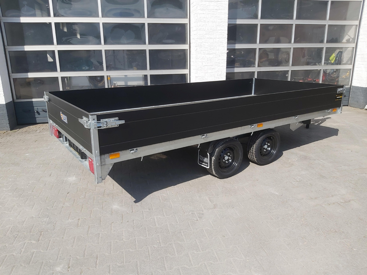 Saris PL406 184 2700 2 406x184x35cm black Edition LED Beleuchtung 13" (XL) 2700kg - Remolque plataforma/ Caja abierta: foto 5 Saris PL406 184 2700 2 406x184x35cm black Edition LED Beleuchtung 13" (XL) 2700kg - Remolque plataforma/ Caja abierta: foto 5