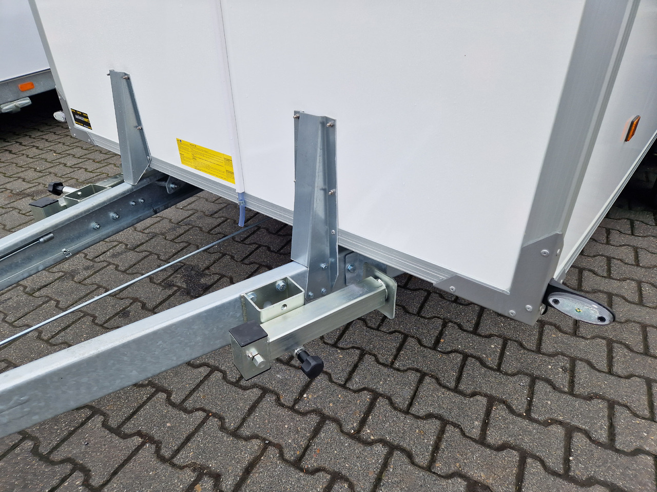 Tiefkühlanhänger 2719 F4 408x175x190cm GOVI Arktik 2000P Aluboden 2700kg - Remolque frigorífico: foto 4 Tiefkühlanhänger 2719 F4 408x175x190cm GOVI Arktik 2000P Aluboden 2700kg - Remolque frigorífico: foto 4