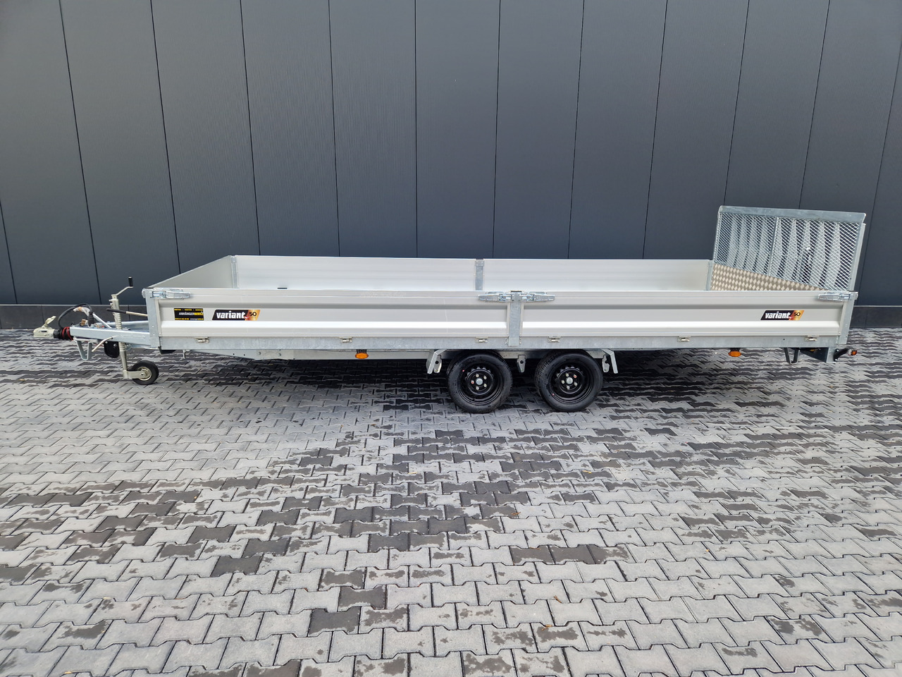 Variant Maschinentransporter 3552 UX Maxi Load 520x210x30cm Tandem Parabelfederung LED 3500kg - Remolque porta maquinaria: foto 2 Variant Maschinentransporter 3552 UX Maxi Load 520x210x30cm Tandem Parabelfederung LED 3500kg - Remolque porta maquinaria: foto 2