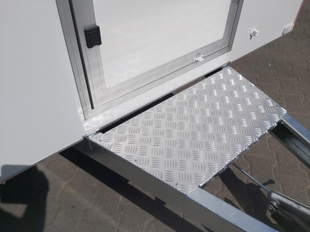 Remolque venta ambulante Verkaufsanhänger VK 250 200 aero retro 250cm 1 Verkaufsklappe 230 Volt Licht (S) 1300kg Abverkauf: foto 10 Remolque venta ambulante Verkaufsanhänger VK 250 200 aero retro 250cm 1 Verkaufsklappe 230 Volt Licht (S) 1300kg Abverkauf: foto 10