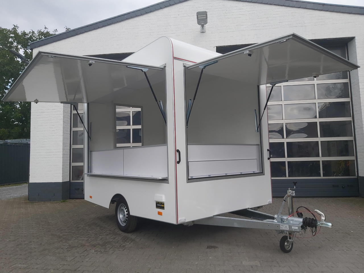Verkaufsanhänger VK 302 200 aero retro 300cm 2 Verkaufsklappen Multi Theke 230V PVC Boden (M) 1300kg - Remolque venta ambulante: foto 1 Verkaufsanhänger VK 302 200 aero retro 300cm 2 Verkaufsklappen Multi Theke 230V PVC Boden (M) 1300kg - Remolque venta ambulante: foto 1