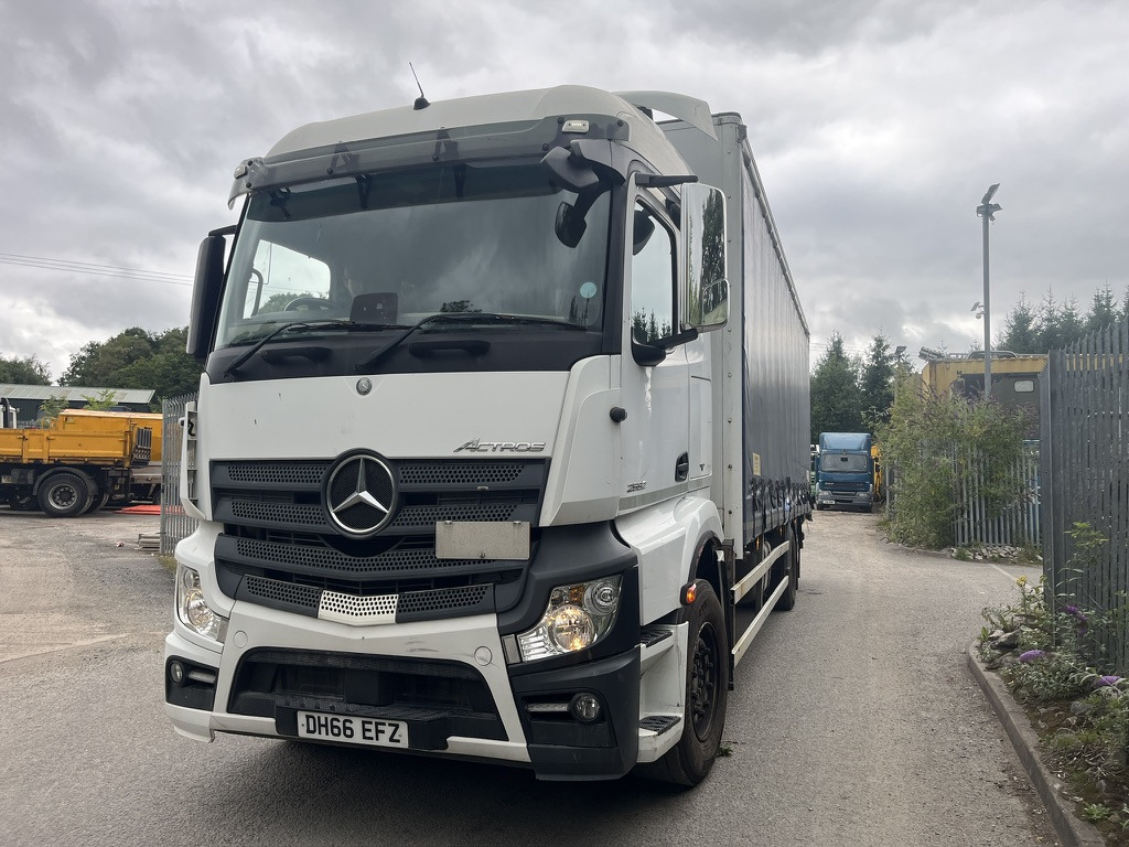 Mercedes Actros 2532 6x2 Curtaij side - Camión lona: foto 2 Mercedes Actros 2532 6x2 Curtaij side - Camión lona: foto 2