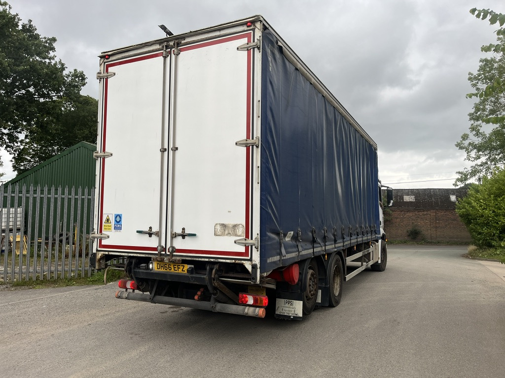 Mercedes Actros 2532 6x2 Curtaij side - Camión lona: foto 4 Mercedes Actros 2532 6x2 Curtaij side - Camión lona: foto 4