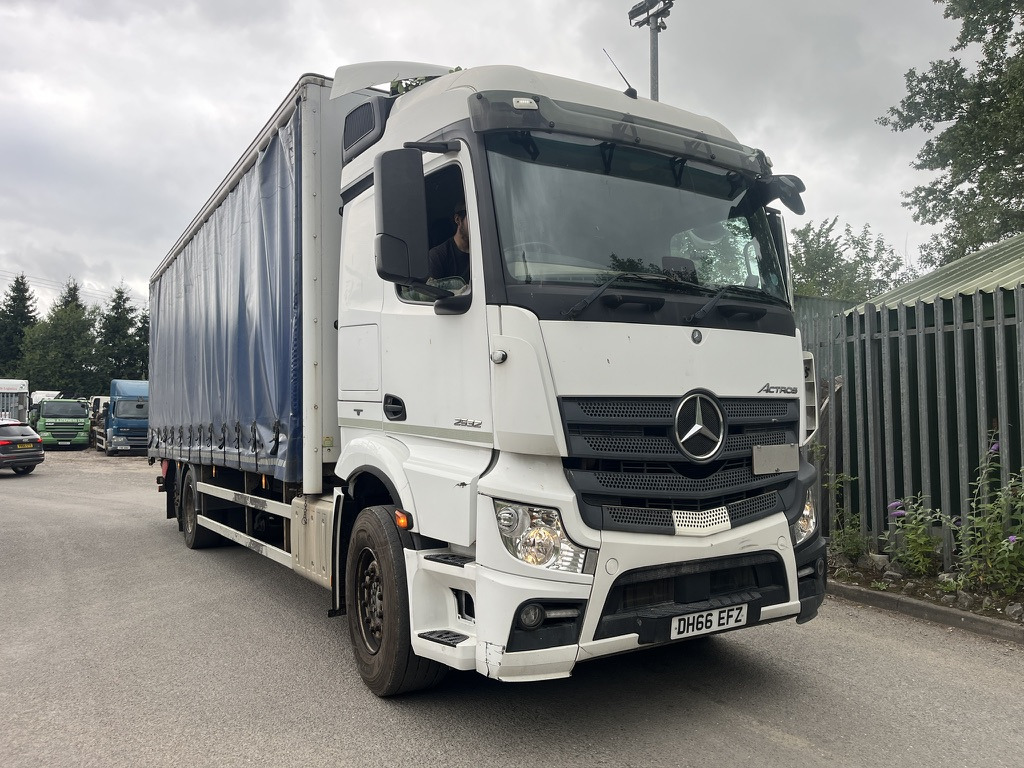Mercedes Actros 2532 6x2 Curtaij side - Camión lona: foto 1 Mercedes Actros 2532 6x2 Curtaij side - Camión lona: foto 1