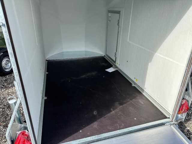 Remolque caja cerrada nuevo Cheval Liberte Debon Fourgon Cargo 2 Poly +​ Türe Eisengrau 1300 kg, 100 km/h, 300x155x168cm: foto 11