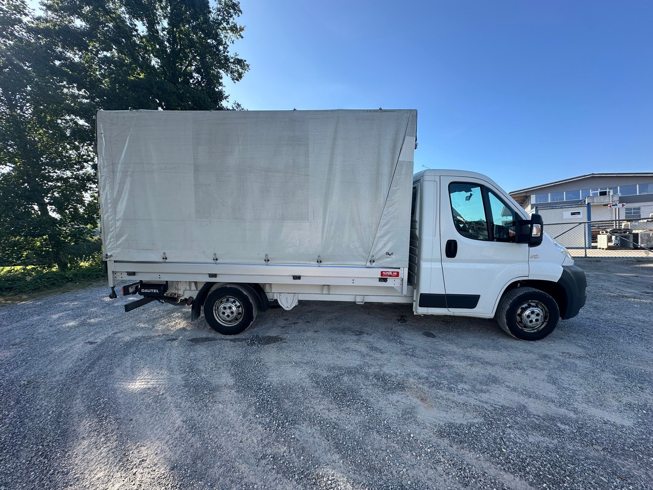 FIAT Ducato 17q 2.3 JTD Hebebühne - Furgoneta con lona: foto 4 FIAT Ducato 17q 2.3 JTD Hebebühne - Furgoneta con lona: foto 4