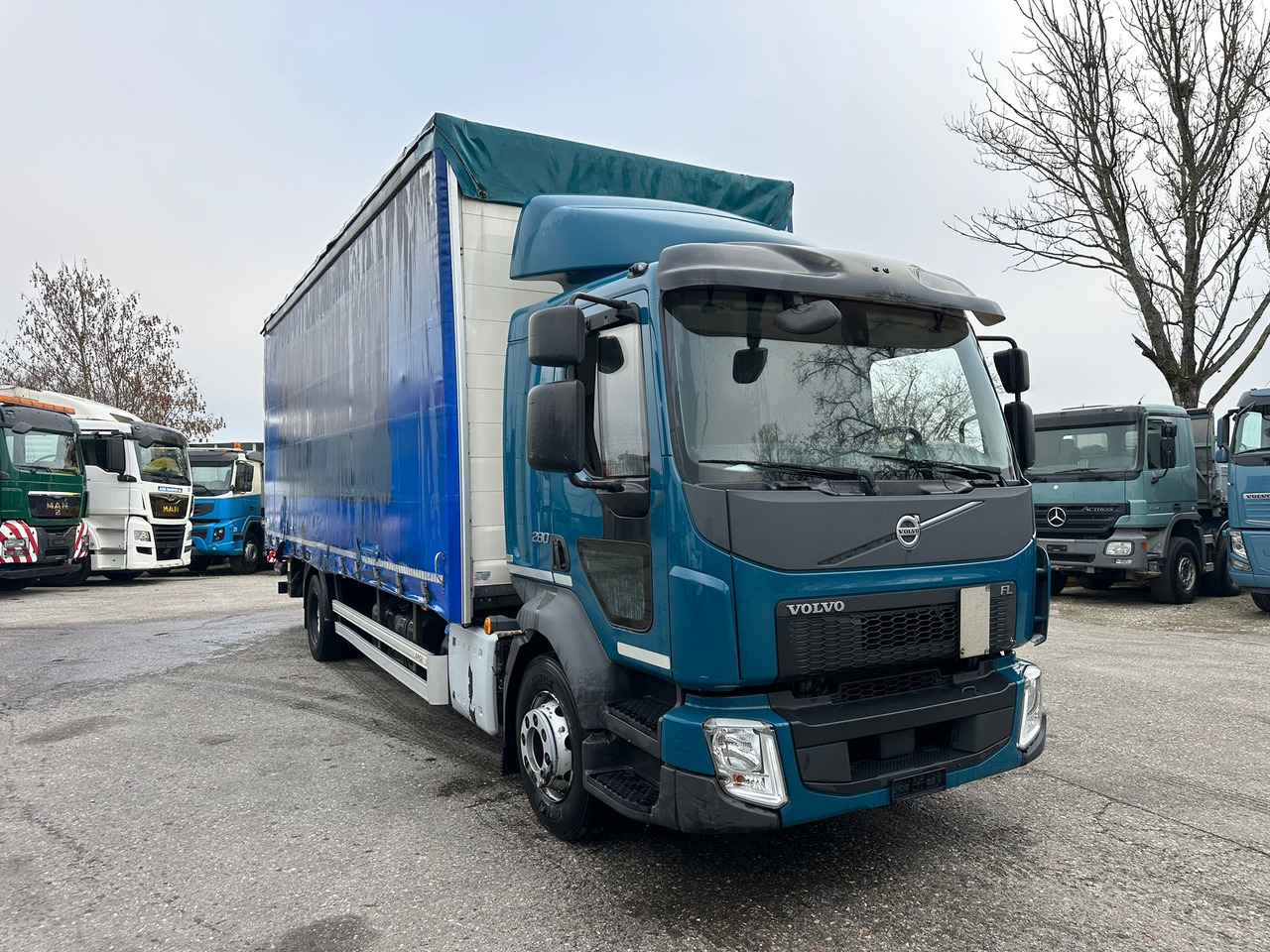 VOLVO FL 280 4x2 Hebebühne - Camión lona: foto 5 VOLVO FL 280 4x2 Hebebühne - Camión lona: foto 5