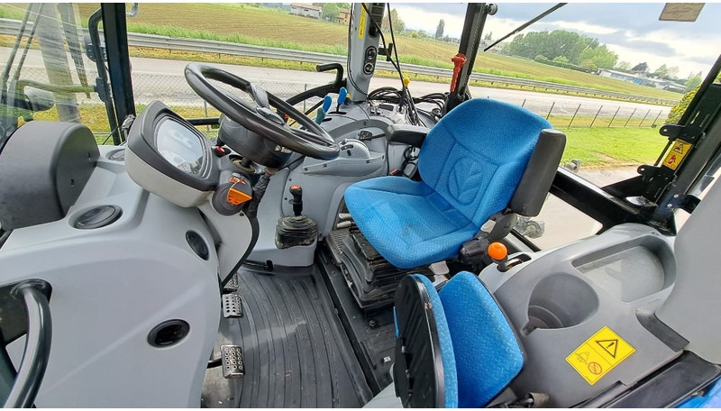 Tractor New Holland T 4.105: foto 7 Tractor New Holland T 4.105: foto 7