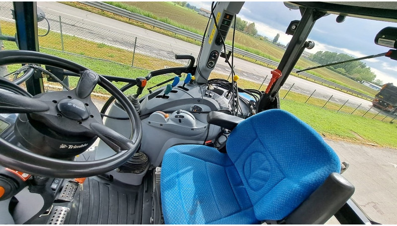Tractor New Holland T 4.105: foto 8 Tractor New Holland T 4.105: foto 8