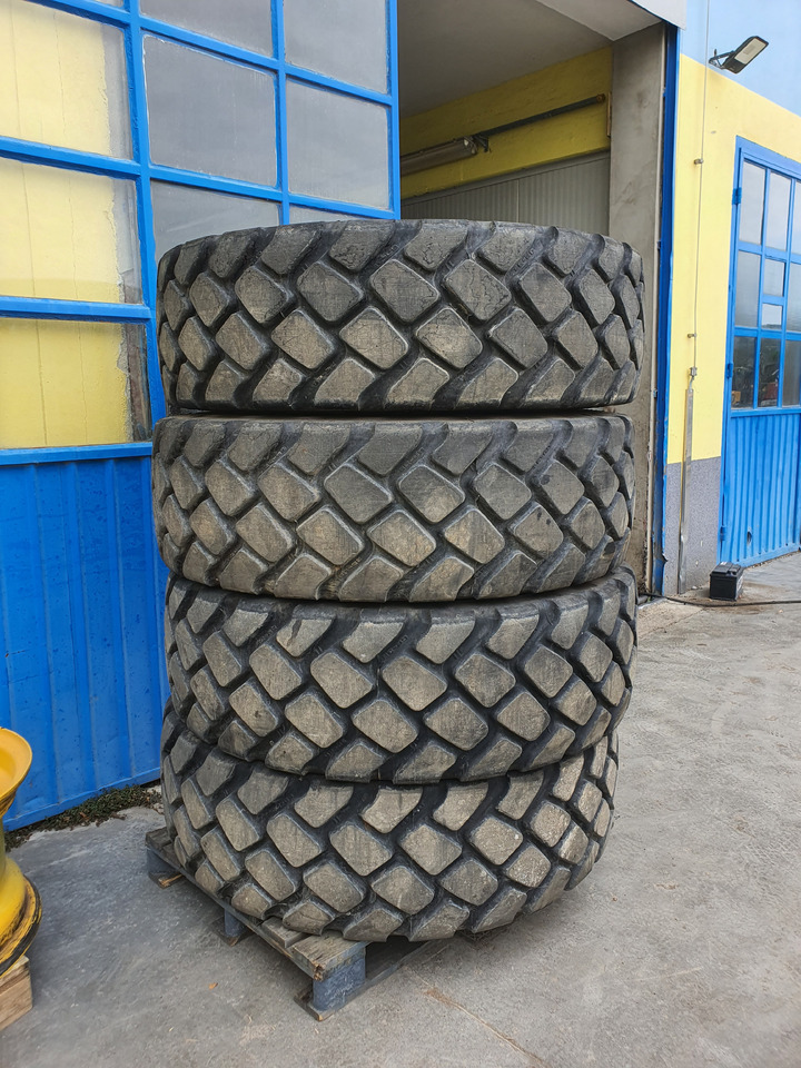 GOODYEAR GP-3E 17.5R25 - Neumático para Cargadora de ruedas: foto 1 GOODYEAR GP-3E 17.5R25 - Neumático para Cargadora de ruedas: foto 1