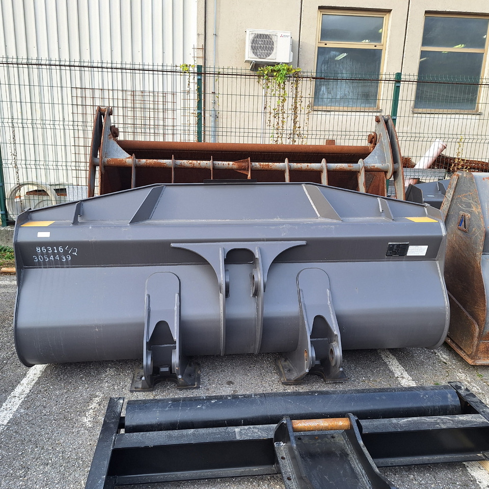 VOLVO 2880 mm for 18-22 ton wheel loaders - Cazo cargador para Maquinaria de construcción: foto 5 VOLVO 2880 mm for 18-22 ton wheel loaders - Cazo cargador para Maquinaria de construcción: foto 5