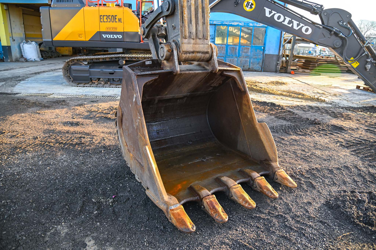 Excavadora de cadenas VOLVO EC360B NLC: foto 20
