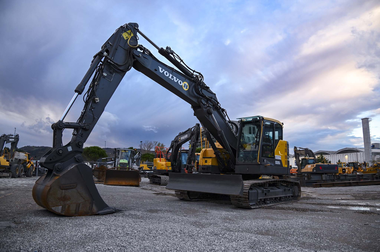 Volvo ECR235EL - Excavadora de cadenas: foto 1 Volvo ECR235EL - Excavadora de cadenas: foto 1