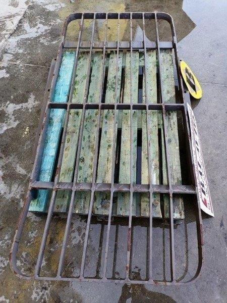 Volvo cabin guard 11298241 - Carrocería y exterior para Excavadora: foto 2 Volvo cabin guard 11298241 - Carrocería y exterior para Excavadora: foto 2