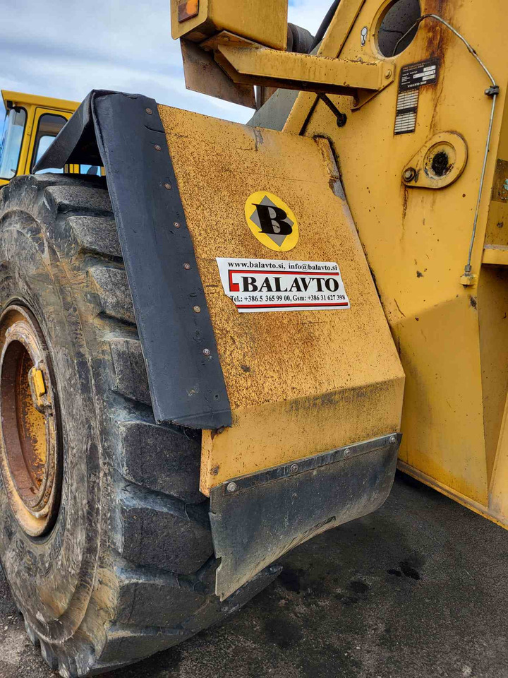 Volvo front fenders - Guardabarros para Cargadora: foto 4 Volvo front fenders - Guardabarros para Cargadora: foto 4