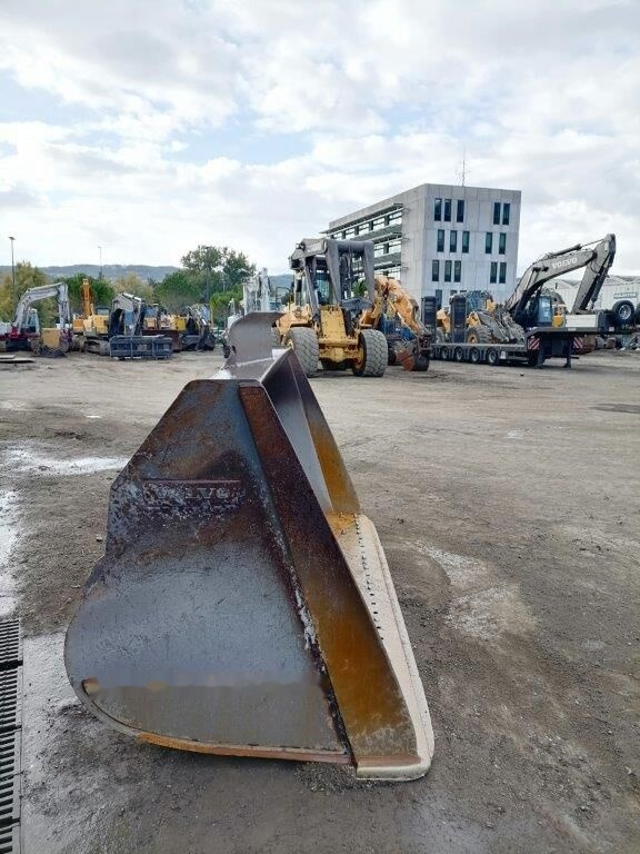 Volvo loader bucket 2800 mm - Cazo cargador: foto 3 Volvo loader bucket 2800 mm - Cazo cargador: foto 3