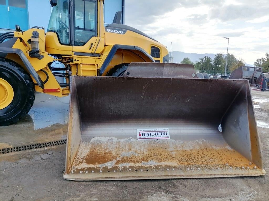 Volvo loader bucket 2800 mm - Cazo cargador: foto 1 Volvo loader bucket 2800 mm - Cazo cargador: foto 1