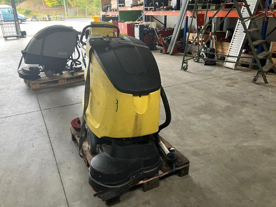 Kärcher BD 55/60W Putzmaschine Akku defekt, Teileträger - Fregadora: foto 3 Kärcher BD 55/60W Putzmaschine Akku defekt, Teileträger - Fregadora: foto 3